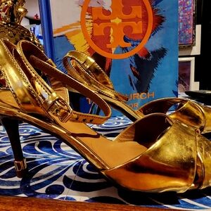 TORY BURCH GOLD METALLIC SHOES SIZE 6.5